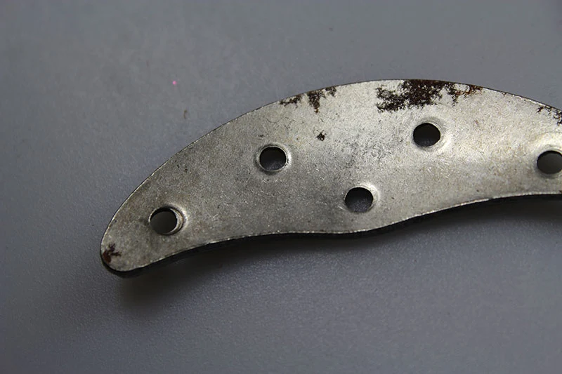 „Verzinkte Stossplatten N°6“ Paar Schuhspitzen aus dem 2. Weltkrieg