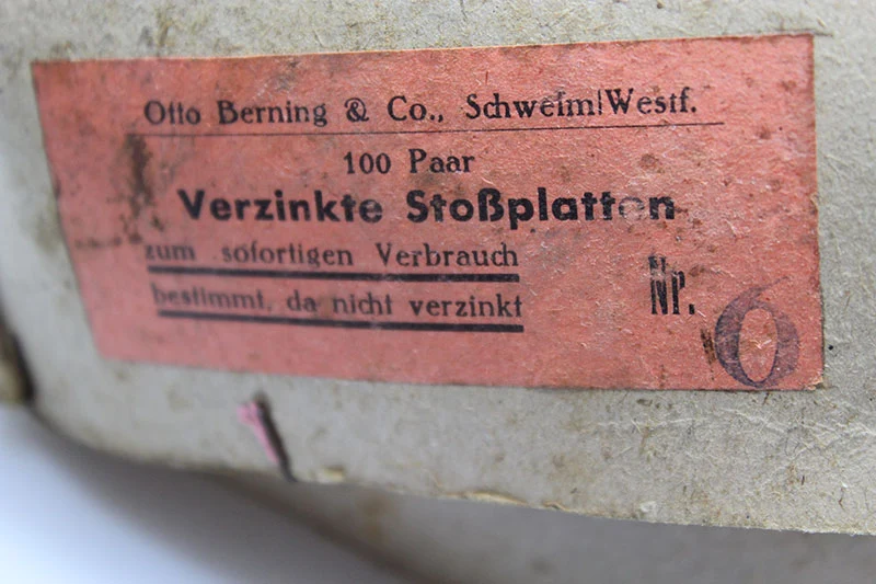 „Verzinkte Stossplatten N°6“ Paar Schuhspitzen aus dem 2. Weltkrieg