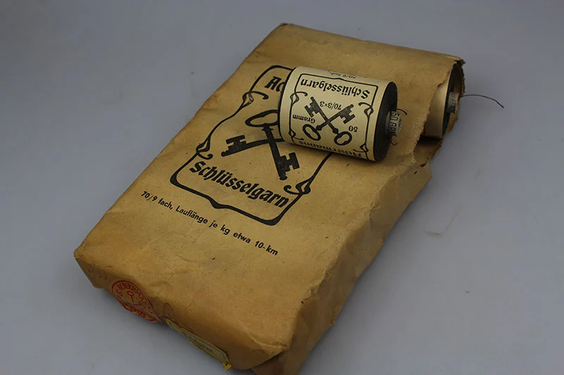 Packung mit 10 Spulen Feldgraugarn