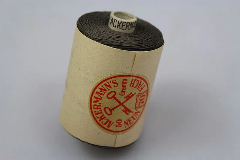 Packung mit 10 Spulen Feldgraugarn