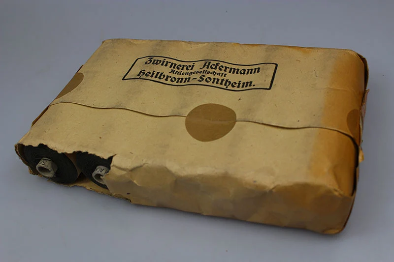 Packung mit 10 Spulen Feldgraugarn