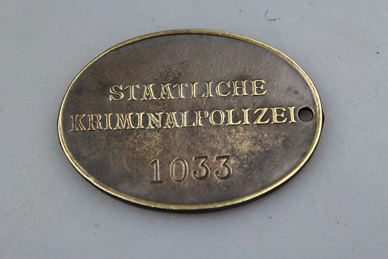 Replik des KRIPO-Typenschilds