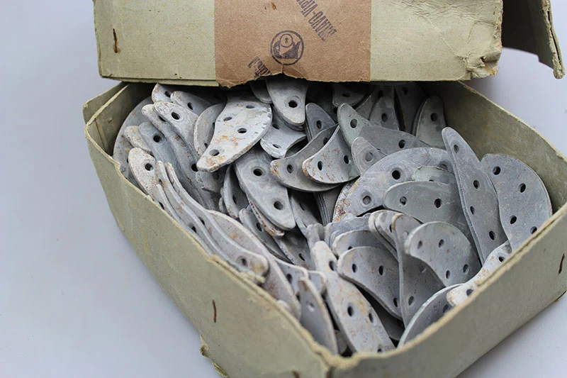 Verpackung "Verzinkte Stossplatten N°6"