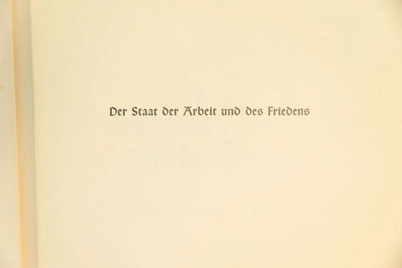 Stickeralbum "Der Staat der Arbeit und des Friedens".