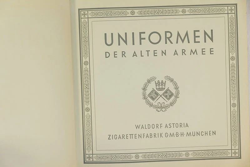 Stickeralbum „Uniformen der Alten Armee“.