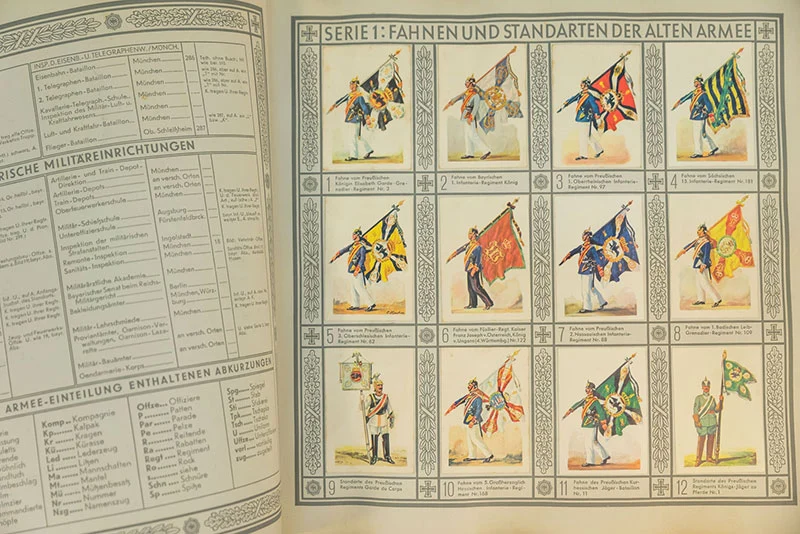 Stickeralbum „Uniformen der Alten Armee“.