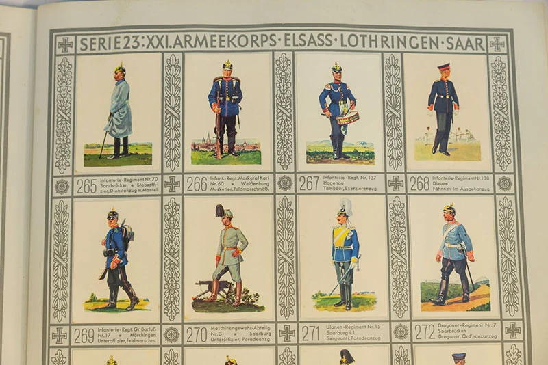 Stickeralbum „Uniformen der Alten Armee“.