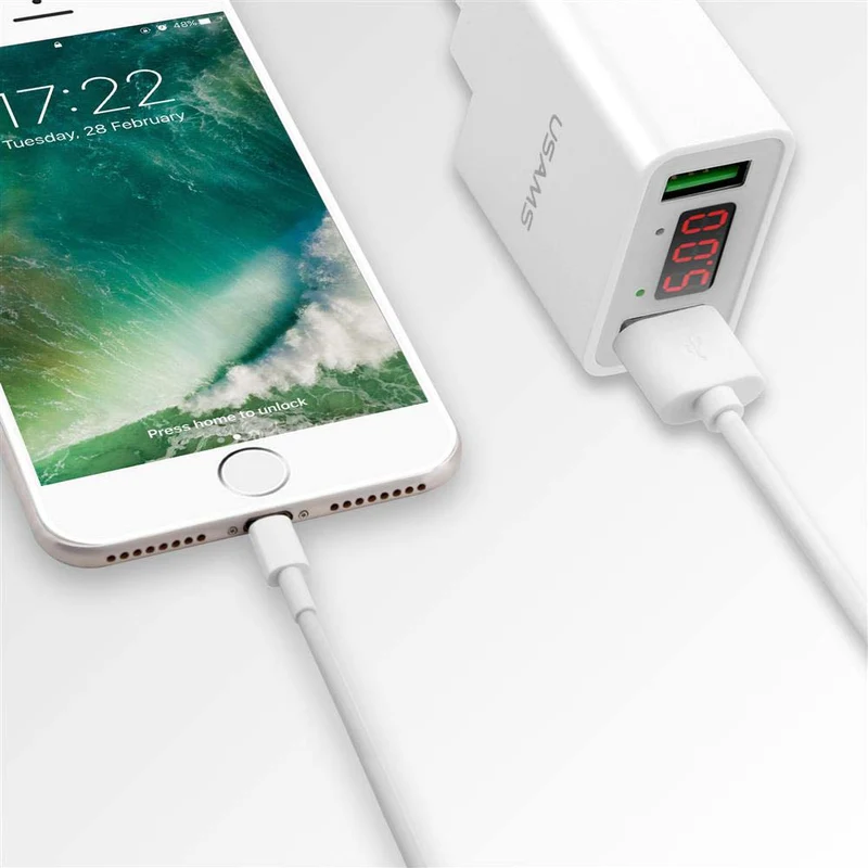 Cadorabo 2-Port USB Netzteil 11W 5V / 2.2A Ladegerät - Wandladegerät Ladeadapter Ladestecker mit Digitaler LED Anzeige und je 2 Anschlüssen kompatibel mit Smartphone, Tablet, Navi uvm.