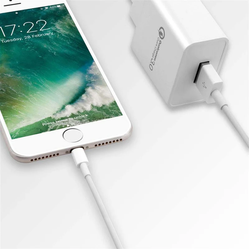 Cadorabo USB Kabel 1 Meter USB 2.0 Kabel MFI Zertifiziert kompatibel mit Apple Geräten z.B. Smartphones, Tablets, Laptops und mehr - Ladegerät Ladekabel Adapter