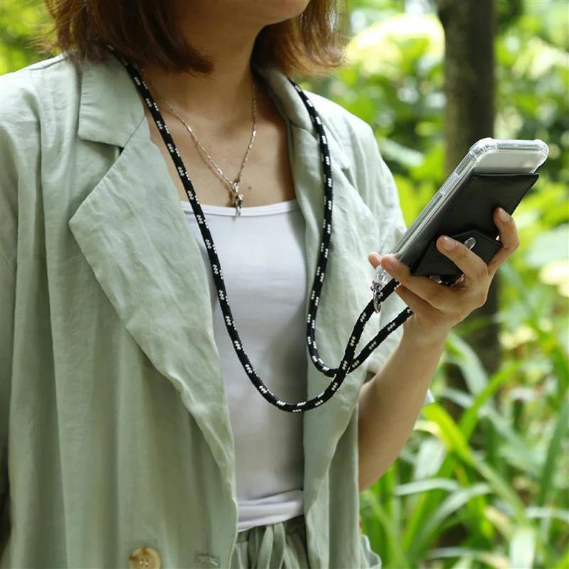 Cadorabo Handy Kette kompatibel mit Huawei MATE 30 PRO Silikon Schutzhülle mit Silbernen Ringen, Kordel Band und abnehmbarem Etui