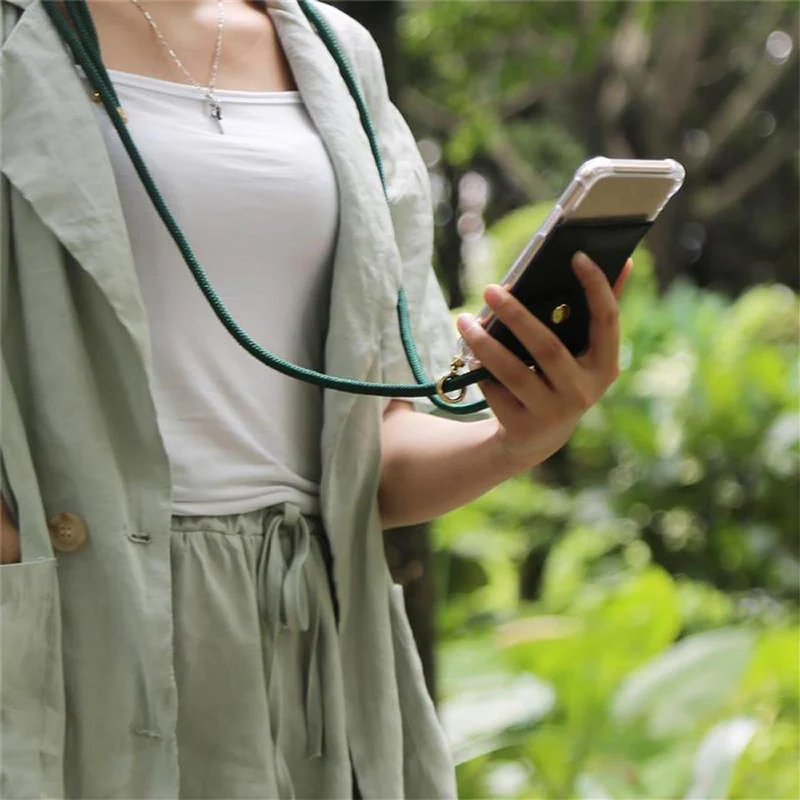 Cadorabo Handy Kette kompatibel mit Huawei MATE 30 PRO Silikon Schutzhülle mit Gold Ringen, Kordel Band und abnehmbarem Etui