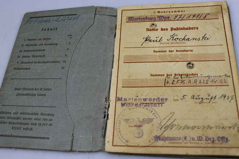 Konvolut Wehrpass und viele weitere Dokumente