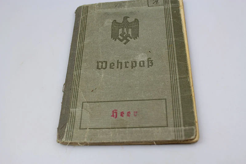 Konvolut Wehrpass und viele weitere Dokumente