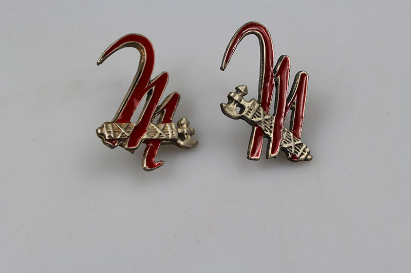 Replica-Paar M-Rotes Revers für "Bataillons M"-Jacke.