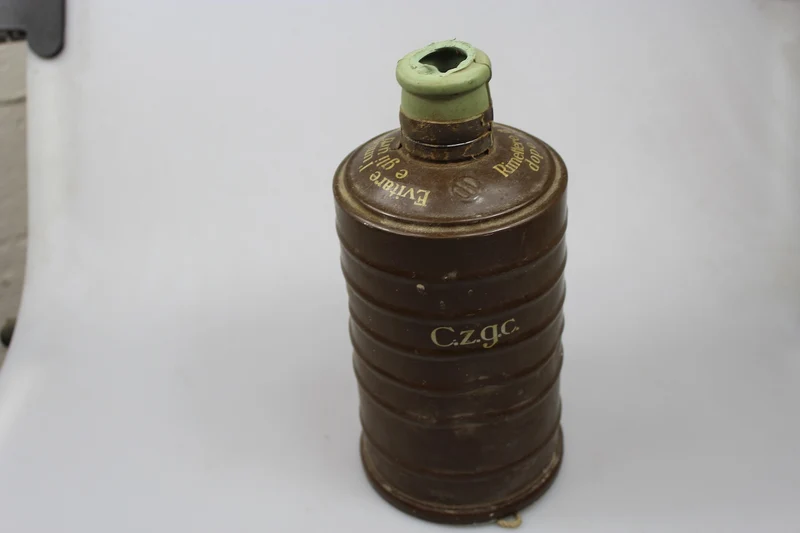 Filter für M.31- und M.33-Gasmasken aus dem Zweiten Weltkrieg