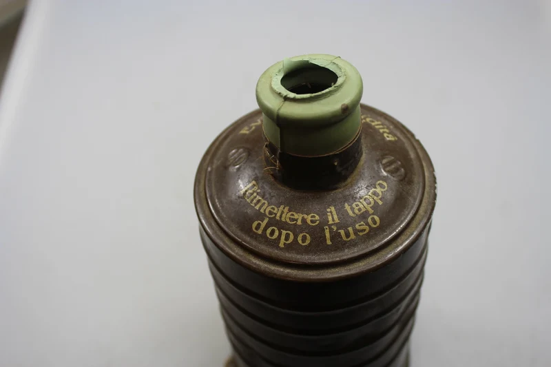 Filter für M.31- und M.33-Gasmasken aus dem Zweiten Weltkrieg