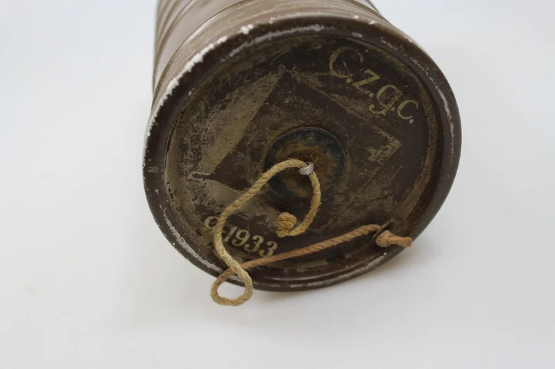 Filter für M.31- und M.33-Gasmasken aus dem Zweiten Weltkrieg