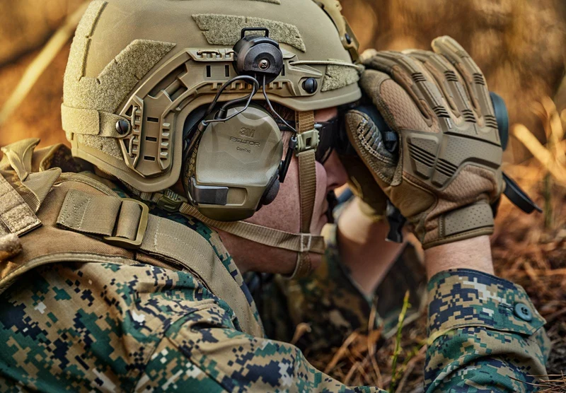 3M Peltor - ComTac VIII