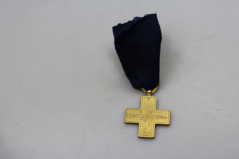 Nachbildung des CSR-Kriegsverdienstkreuzes