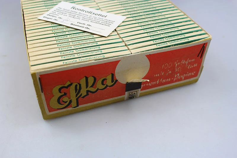 Packung mit 100 Päckchen "Efka Piramiden" WW2 Blättchen