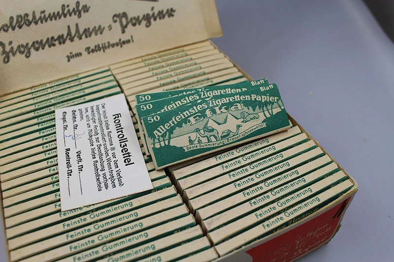 Packung mit 100 Päckchen "Efka Piramiden" WW2 Blättchen