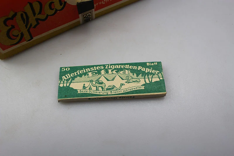 Packung mit 100 Päckchen "Efka Piramiden" WW2 Blättchen