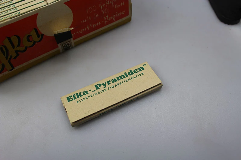 Packung mit 100 Päckchen "Efka Piramiden" WW2 Blättchen