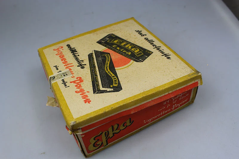 Packung mit 100 Päckchen "Efka Piramiden" WW2 Blättchen