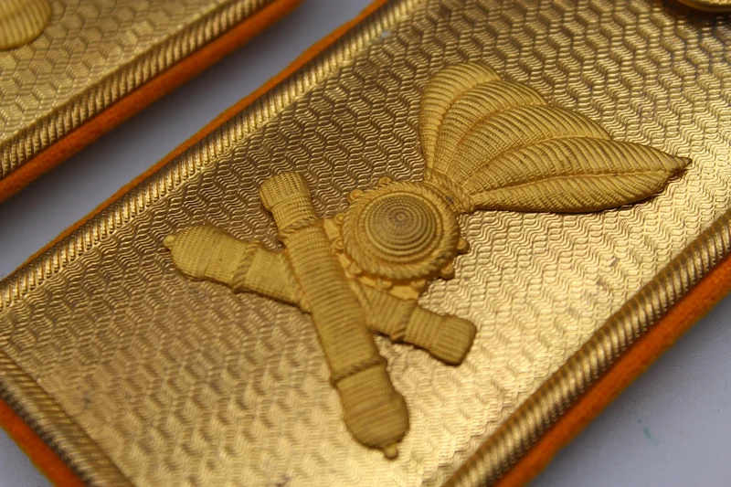 Gegenkugeln M.34 mit goldener Platte