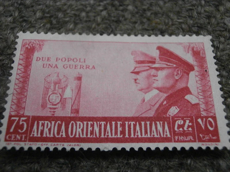 # 4 Briefmarken der AOI-Serie - "Zwei Völker, ein Krieg"