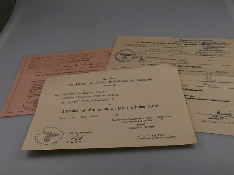 Medailleurkunde vom 1. Oktober 38 + weitere Dokumente