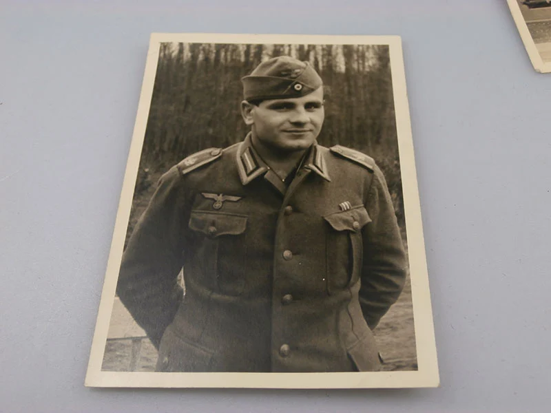 Nr. 4 Fotos eines einzelnen Heer-Soldaten
