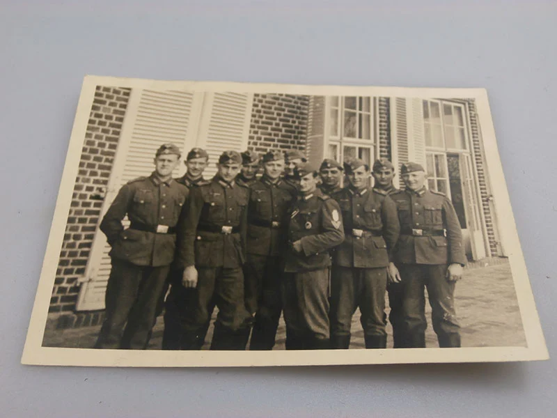 Nr. 4 Fotos eines einzelnen Heer-Soldaten
