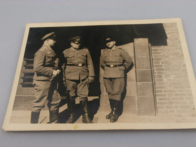 Nr. 4 Fotos eines einzelnen Heer-Soldaten
