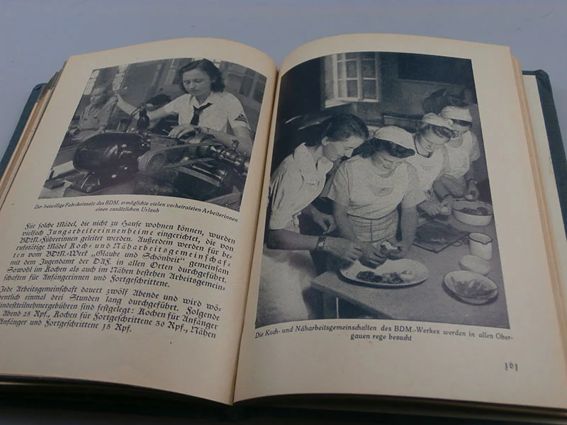 "Wir schaffen" - 1941 Jahrbuch BDM