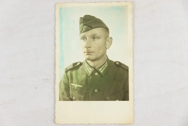 Studiofoto der Wehrmacht in Farbe
