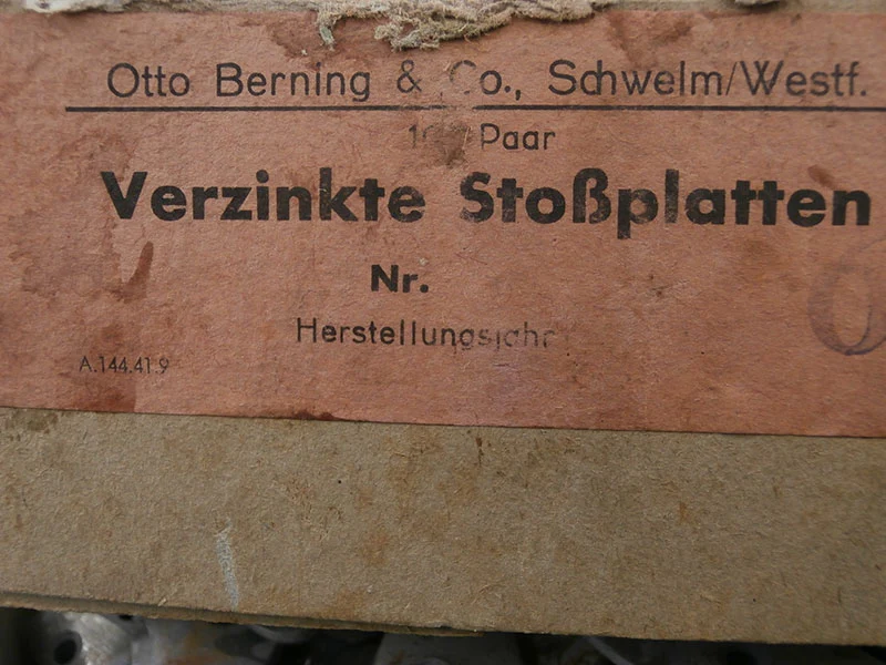 Paar Zehenkappen aus Metall aus dem 2. Weltkrieg
