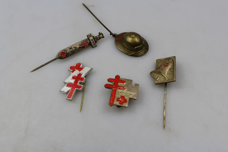 # 5 Pins des "Tag der zwei Kreuze"