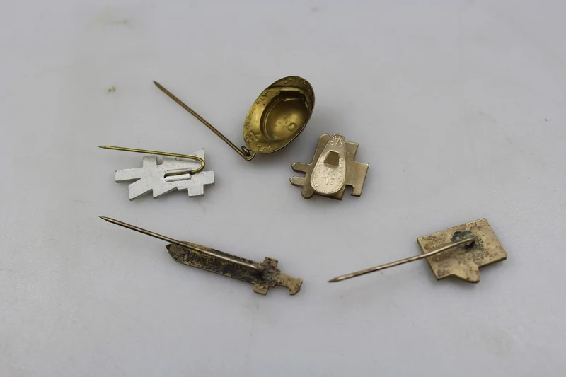 # 5 Pins des "Tag der zwei Kreuze"