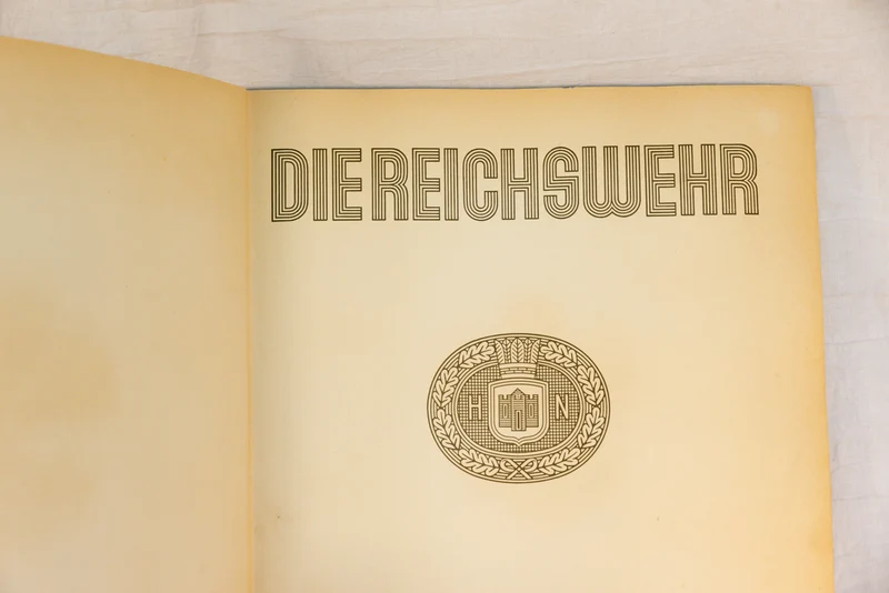 " Die Reichwehr " Stickeralbum 1933
