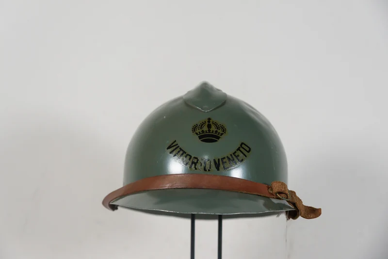 Adrian M.16 Helmparade 20er Jahre
