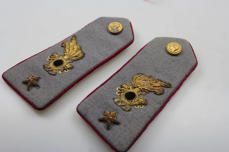 Paar weiße Schulterpolster der M.34-Jacke von Bersaglieri REI