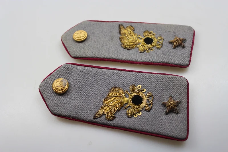 Paar weiße Schulterpolster der M.34-Jacke von Bersaglieri REI
