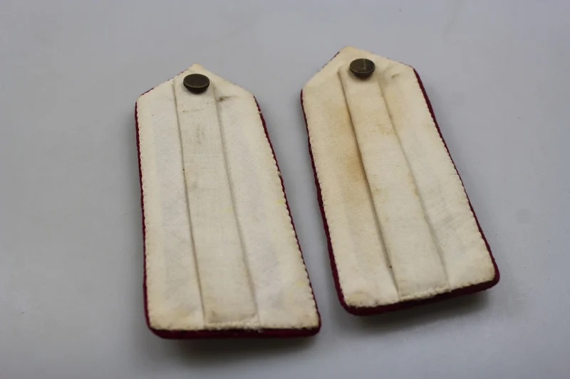 Paar weiße Schulterpolster der M.34-Jacke von Bersaglieri REI