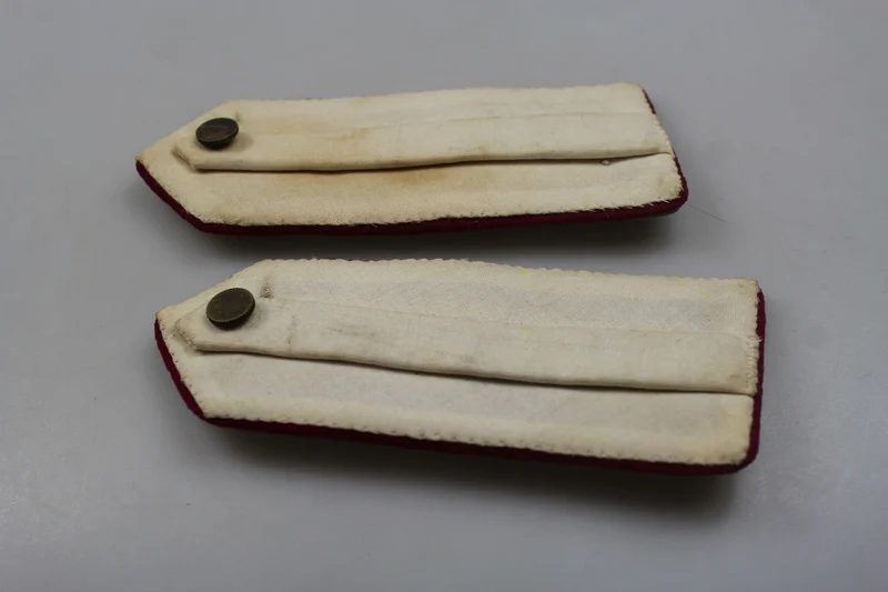 Paar weiße Schulterpolster der M.34-Jacke von Bersaglieri REI