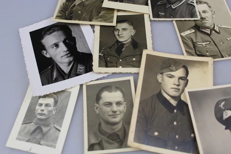 Nr. 10 Passfotos für Dokumente aus dem 2. Weltkrieg