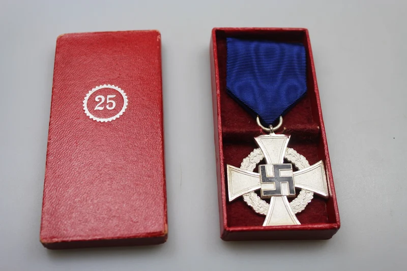 Kreuz – 25 Jahre treuer Dienst