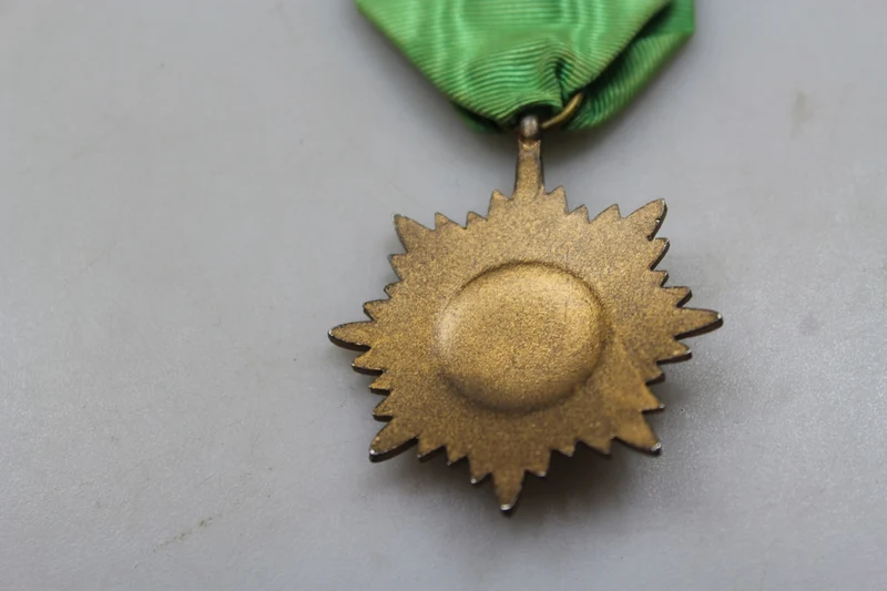Ostvolksmedaille „Bronze“ 3. Klasse mit Schwertern