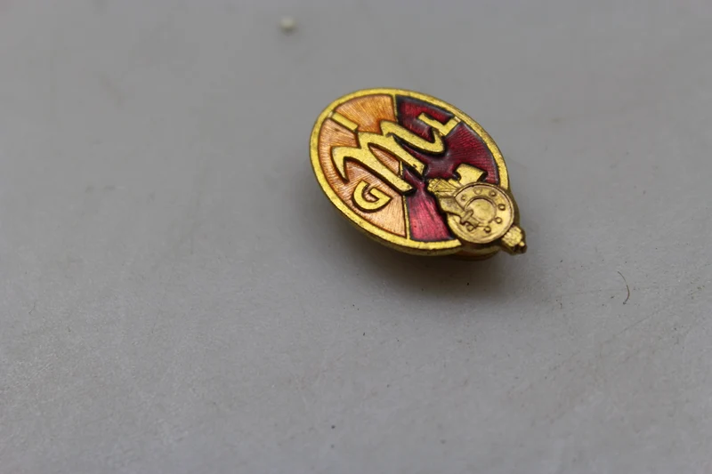 GIL-Emaille-Anstecknadel