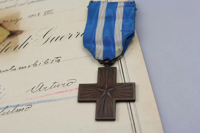 Kriegsverdienstkreuz mit Urkunde
